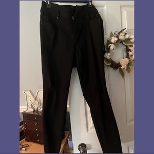 🎁 TORRID Black Denim Distressed Jeggings 🎁